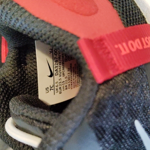 Nike Reposto - Picture 7 of 7